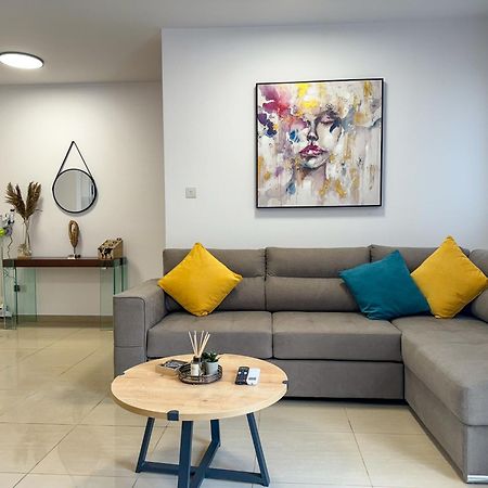 Modern 2Br Apartment With Pool, Veranda & Garden In Paphos Kültér fotó