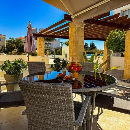 Modern 2Br Apartment With Pool, Veranda & Garden In Paphos Kültér fotó