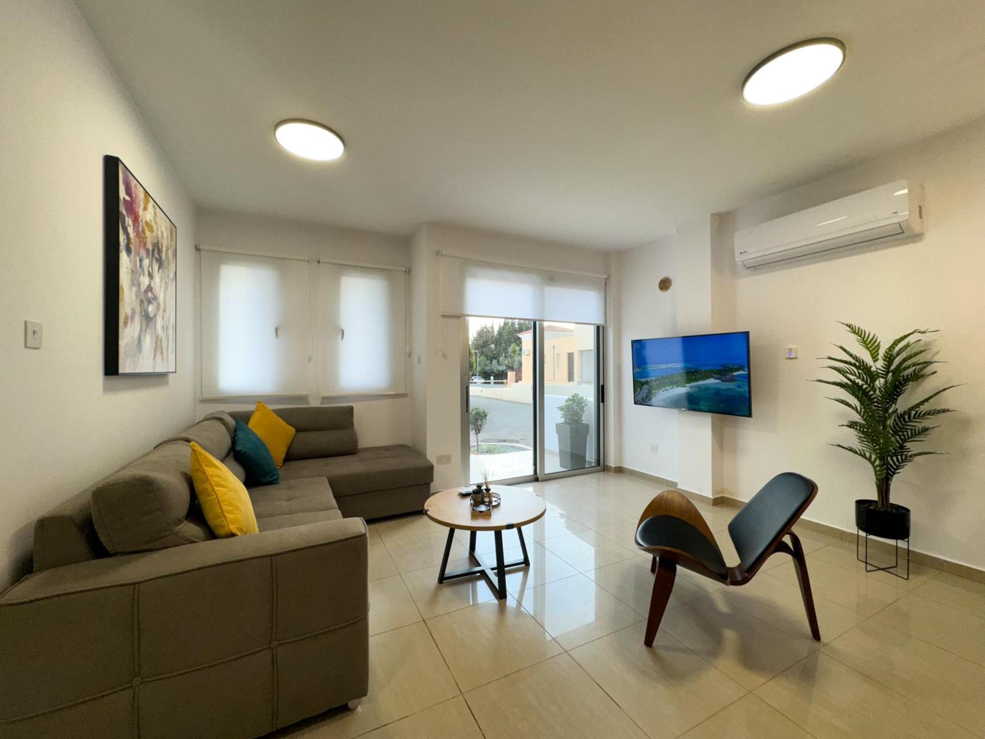Modern 2Br Apartment With Pool, Veranda & Garden In Paphos Kültér fotó