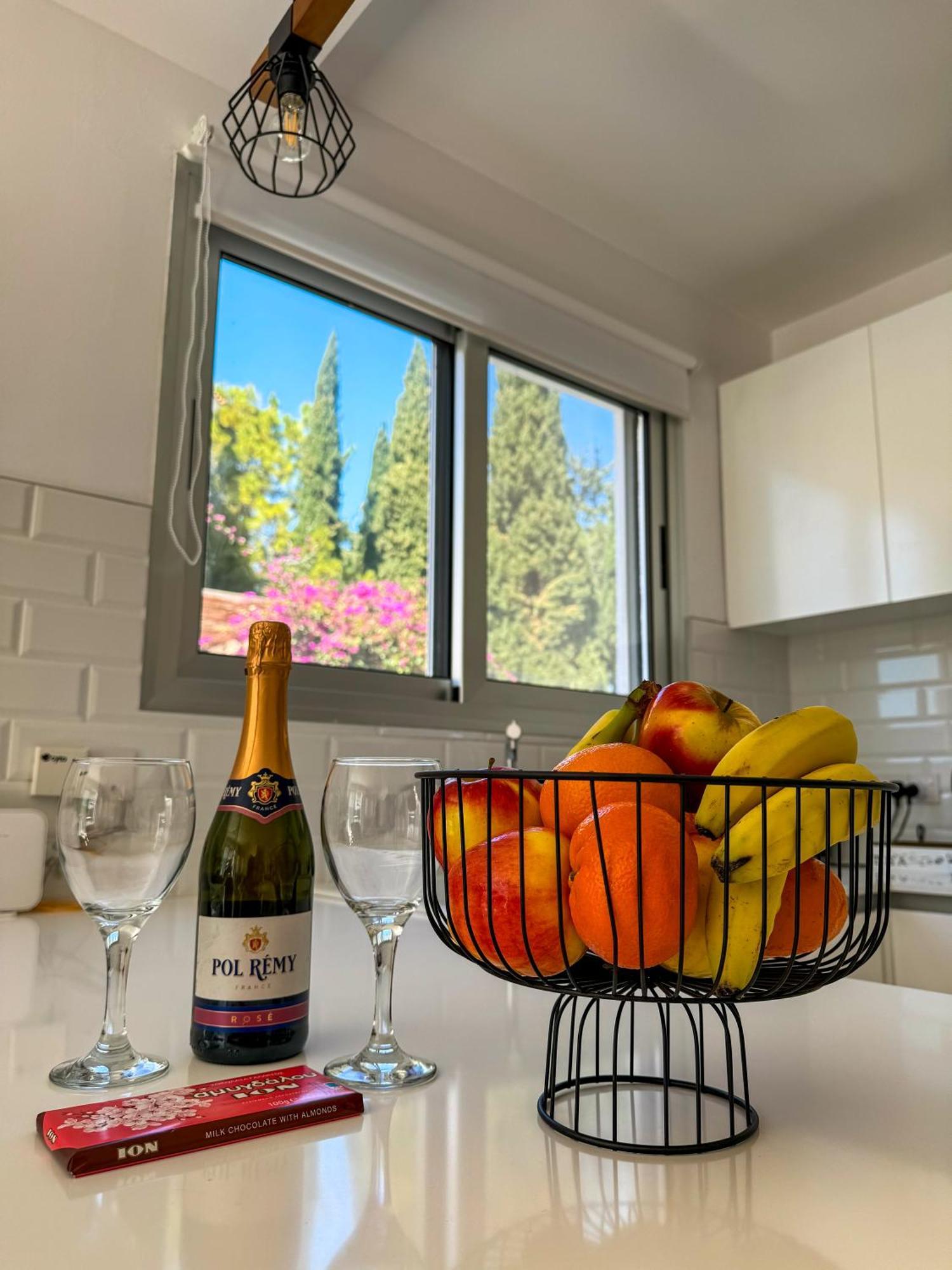 Modern 2Br Apartment With Pool, Veranda & Garden In Paphos Kültér fotó