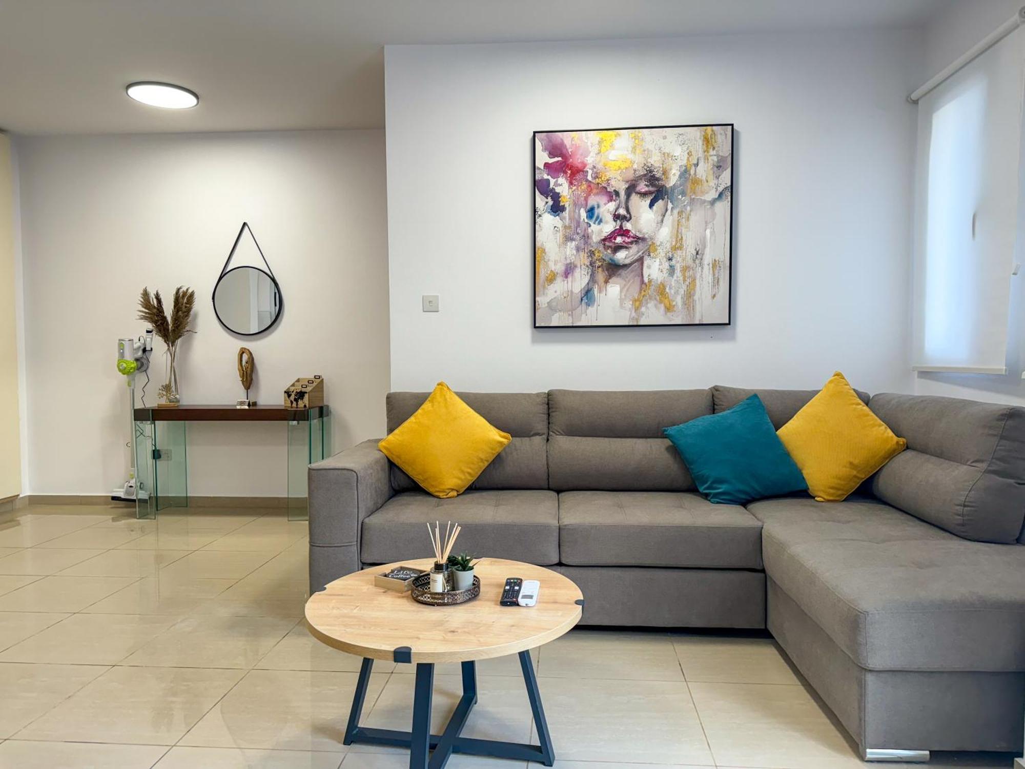 Modern 2Br Apartment With Pool, Veranda & Garden In Paphos Kültér fotó