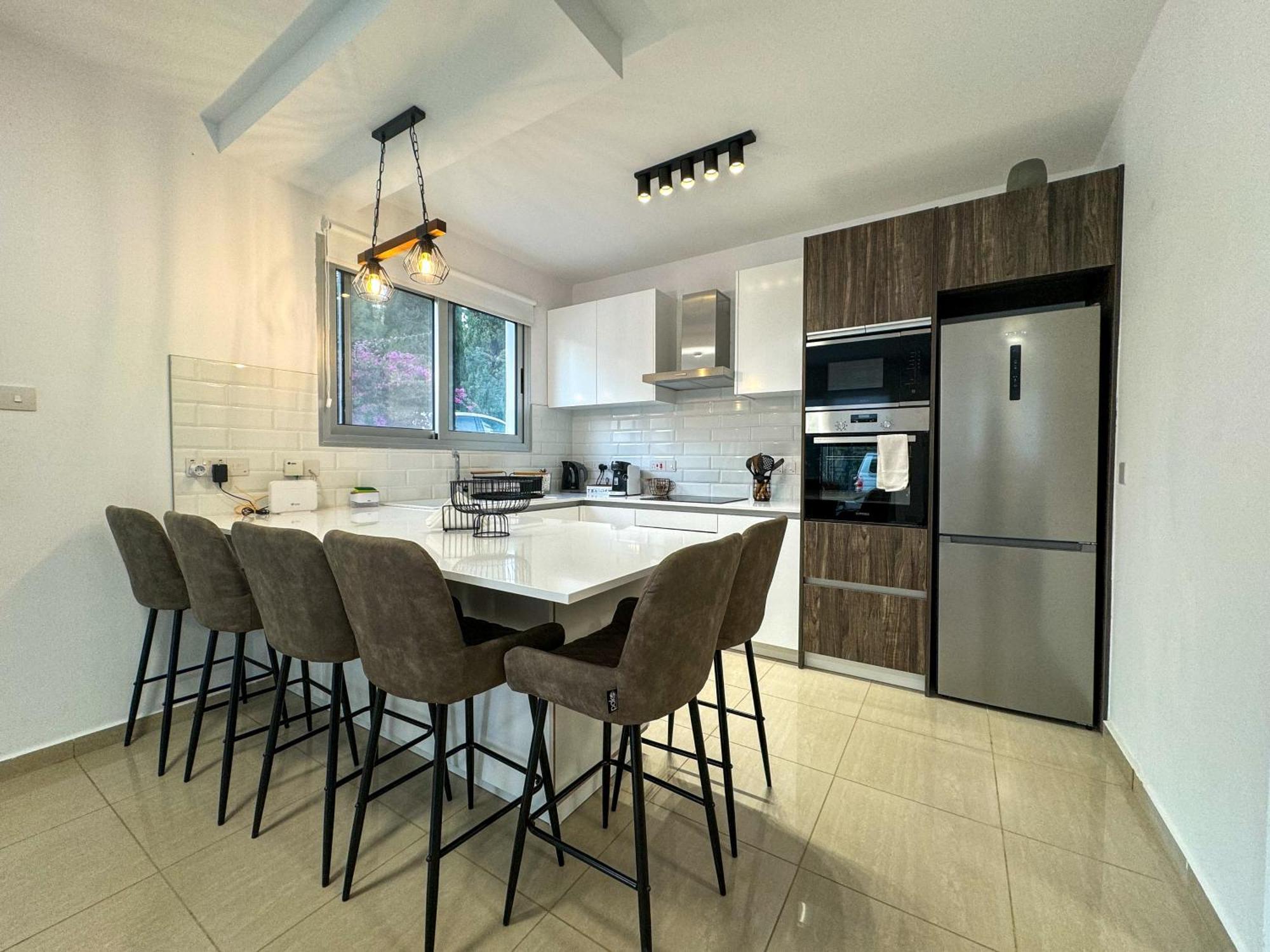 Modern 2Br Apartment With Pool, Veranda & Garden In Paphos Kültér fotó